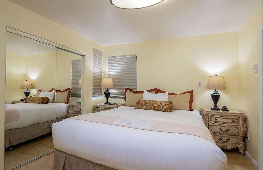 The Vendange Carmel Inn & Suites-1