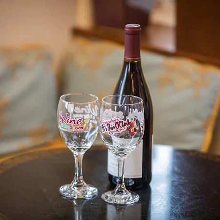 The Vendange Carmel Inn & Suites-3